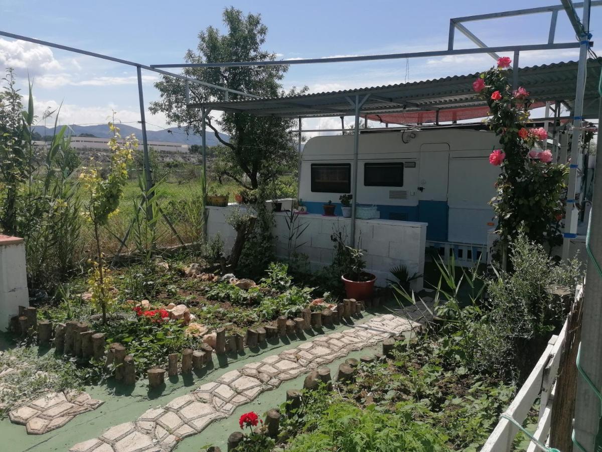 Caravanas Y Habitaciones Para Relajarse Sax Kültér fotó