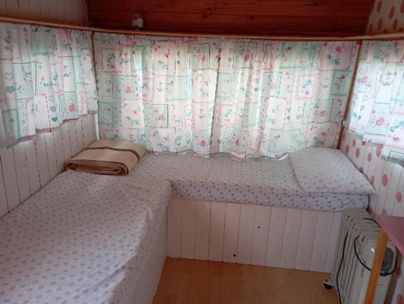 Caravanas Y Habitaciones Para Relajarse Sax Kültér fotó