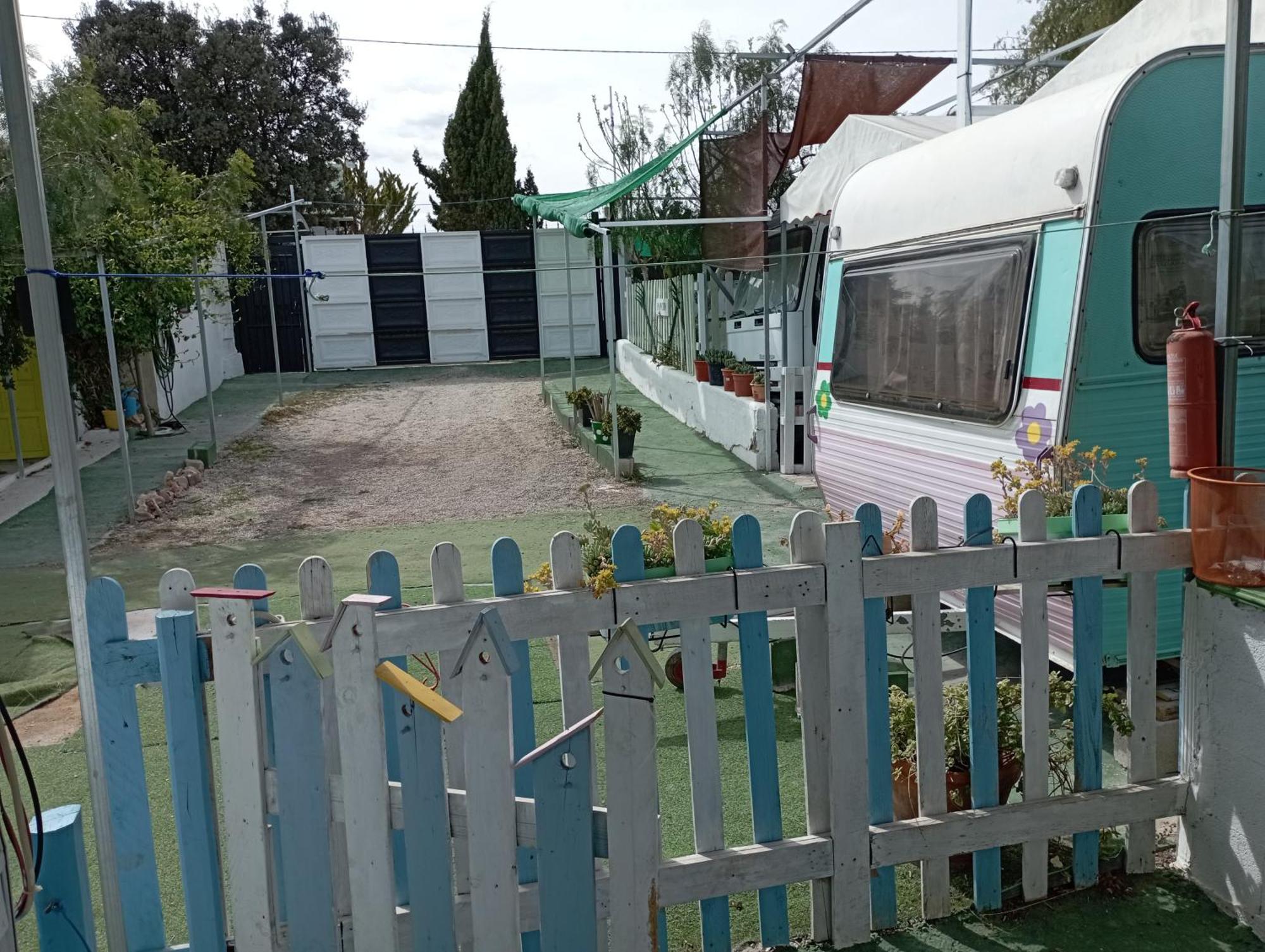 Caravanas Y Habitaciones Para Relajarse Sax Kültér fotó