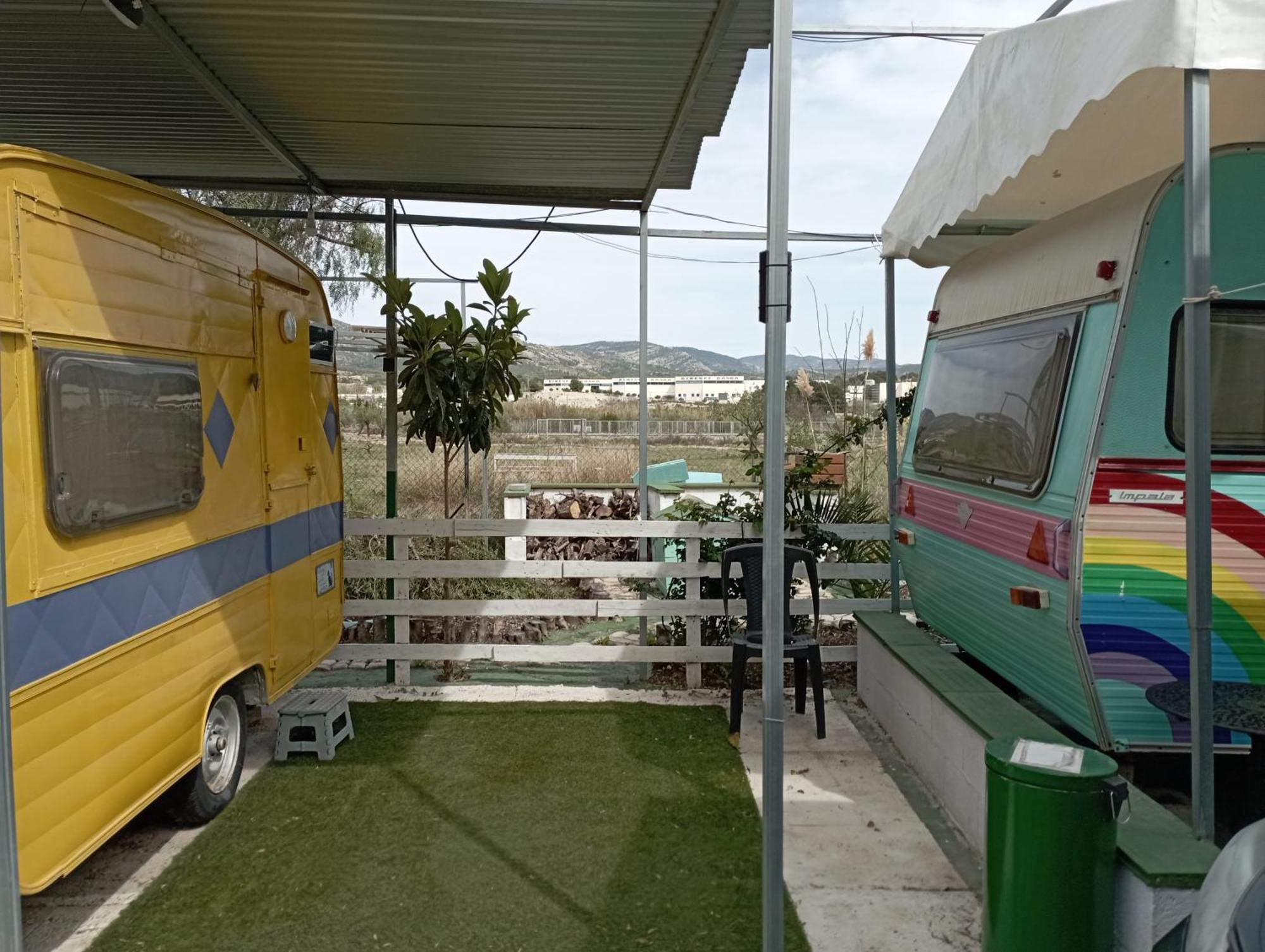 Caravanas Y Habitaciones Para Relajarse Sax Kültér fotó