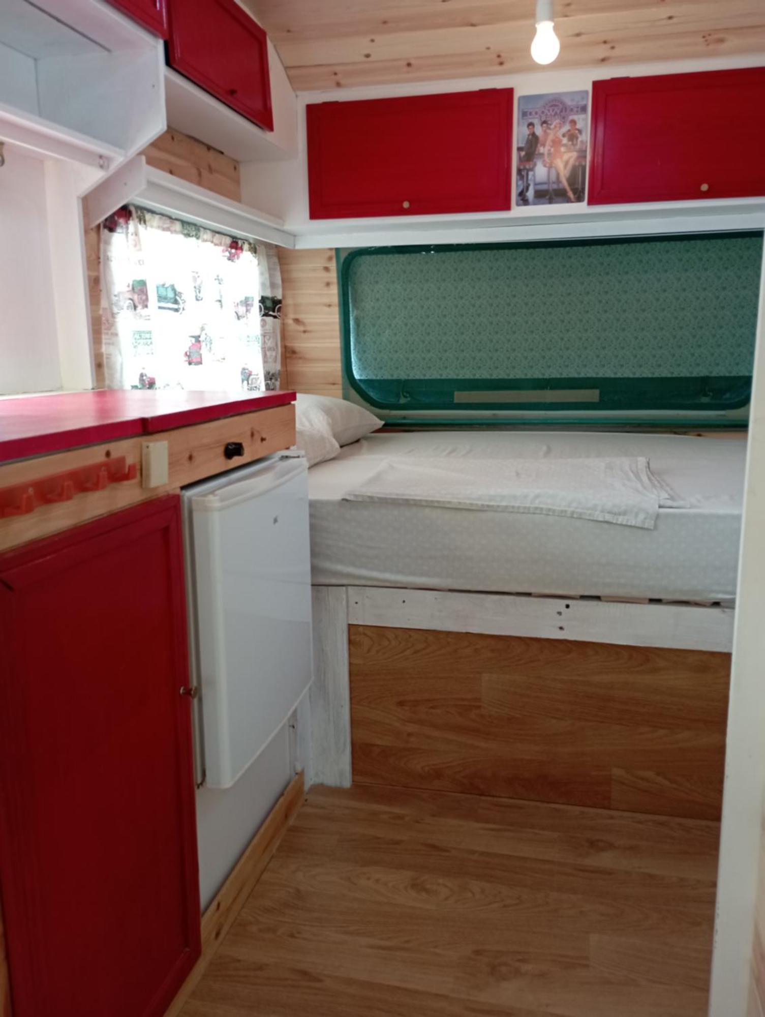 Caravanas Y Habitaciones Para Relajarse Sax Kültér fotó
