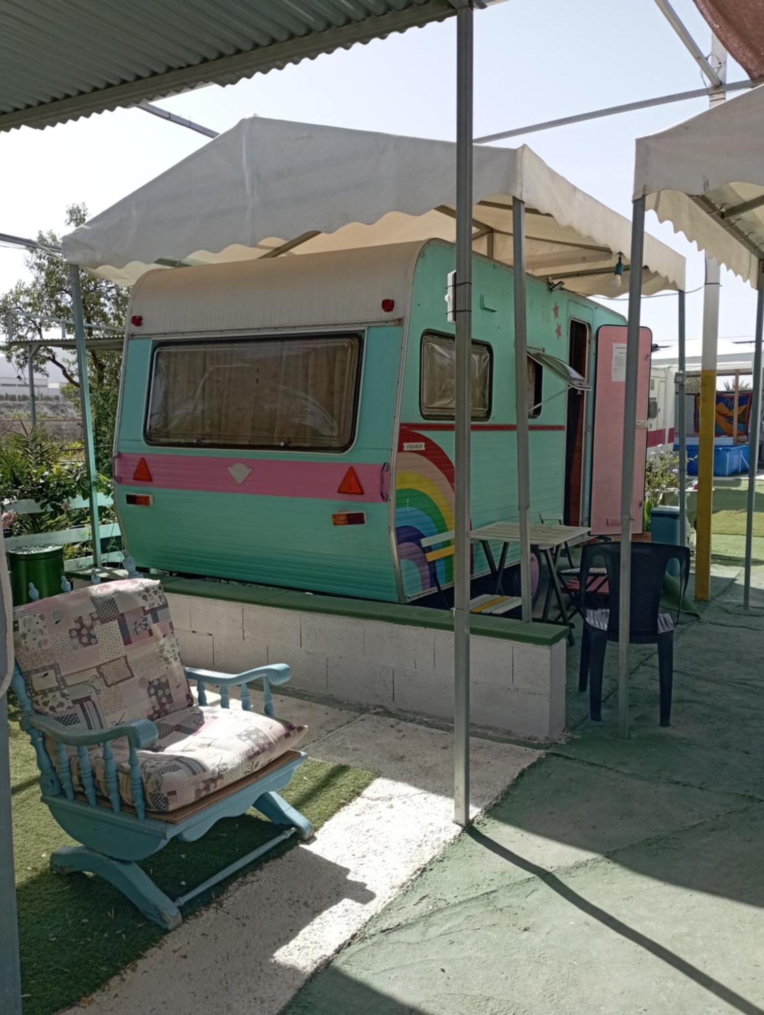 Caravanas Y Habitaciones Para Relajarse Sax Kültér fotó