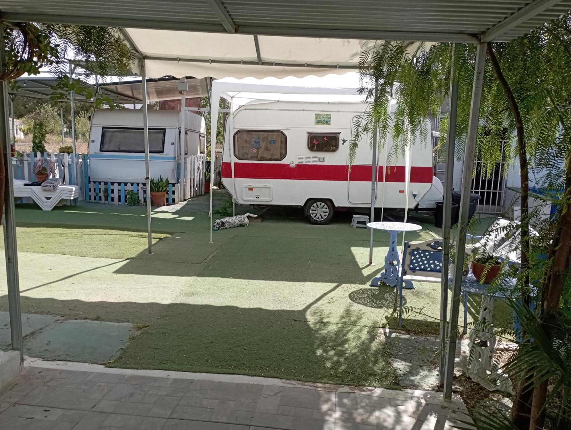 Caravanas Y Habitaciones Para Relajarse Sax Kültér fotó